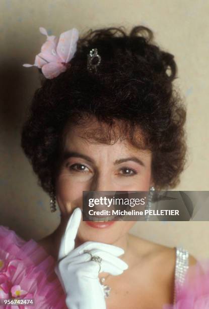 Marie-Paule Belle dans une pièce de théâtre en juin 1988 à Paris, France.