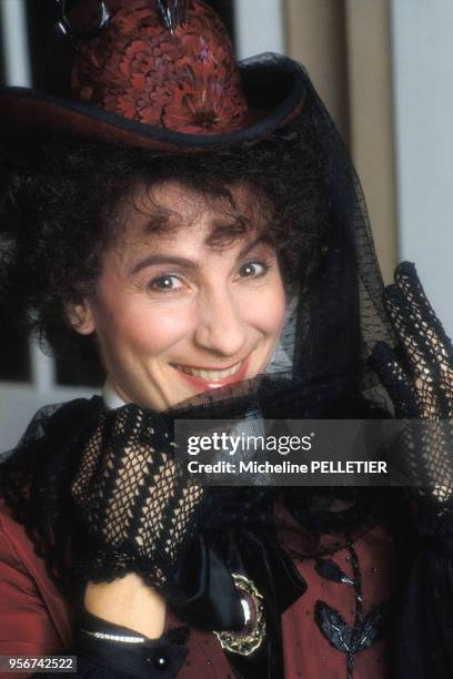 Marie-Paule Belle dans une pièce de théâtre en juin 1988 à Paris, France.