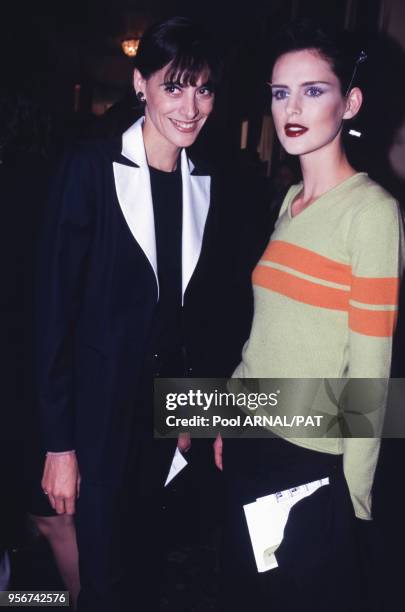 Ines de la Fressange et Stella Tenant lors du défilé Yves saint-Laurent, Haute-Couture, collection Automne-Hiver 1996-97 à Paris en juillet 1996,...