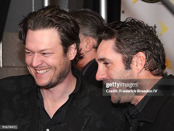 Country singer Blake Shelton, left, and NASCAR driver Elliott Sadler, right, attend the Sprint Sound & Speed fan festival at the Nashville Municipal...