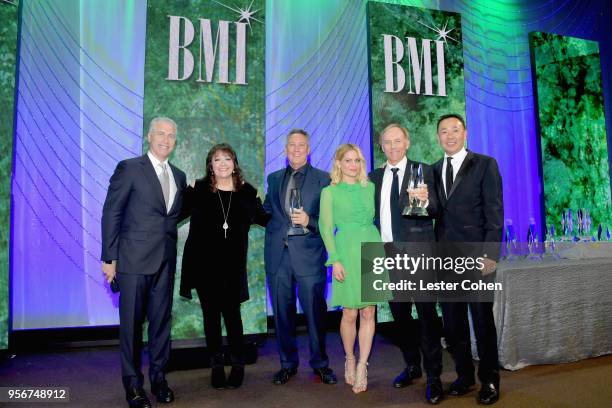 Jeff Franklin, Candace Cameron-Bure, and Bennett Salvay accept award from BMI Vice President, Creative - Film, TV & Visual Media Doreen Ringer Ross,...