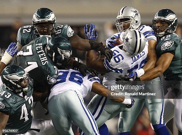 Linebacker Bradie James of the Dallas Cowboys recovers a fumble by the Philadelphia Eagles during the 2010 NFC wild-card playoff game at Cowboys...