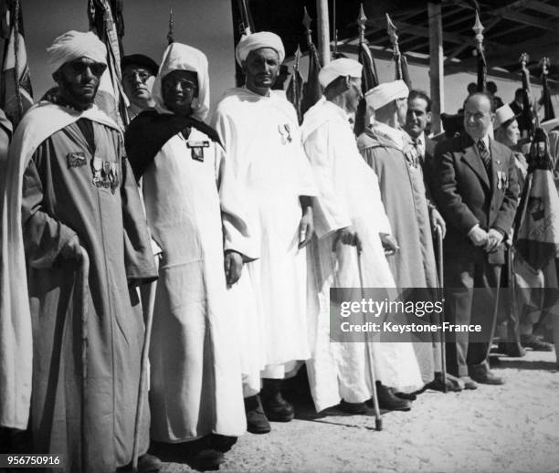 Des soldats marocains ayant participé au débarquement allié sont invités à la cérémonie célébrant le dixième anniversaire de l'événement en août 1954...