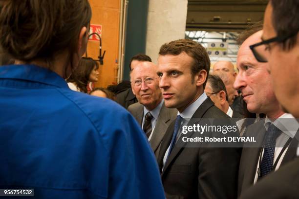 Emmanuel Macron, Ministre de l'Économie et des Finances lors de sa visite du Centre de Formation l'Institut des Ressources Industrielles, le 2 Juin...