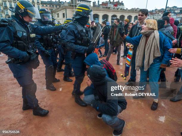 Des Incidents se sont produits à la fin de la manifestation contre la loi EL Khomri qui avait rassemblé 7000 personnes le 9 Mars 2016 à Lyon, France.