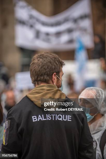 Les policiers de la police scientifique de la région Rhône-Alpes se sont rassemblés devant l'Horel de Ville de Lyon pour protester, contre la baisse...