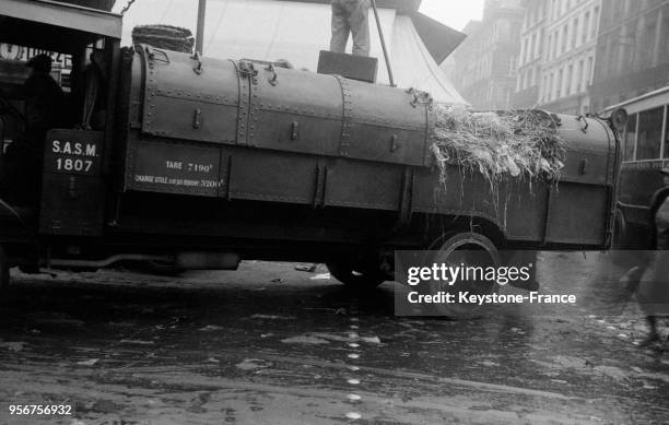 Livraison au marché des Halles à Paris, France en 1933.