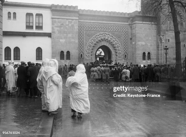 Fête de l''Aïd-el-Seghir' marquant la fin du ramadan à la Mosquée de Paris, France en 1934.