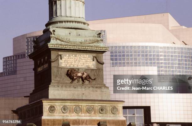 La colonne de Juillet, devant l?opéra Bastille, à Paris, en août 1990, France.