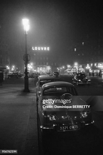 Rue de Paris de nuit, circa 1950, France.