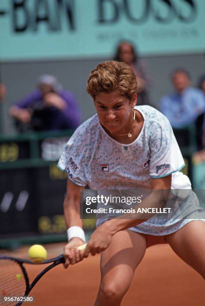 La joueuse de tennis yougoslave Monica Seles pendant le tournoi de Roland-Garros en 1991, à Paris, France.