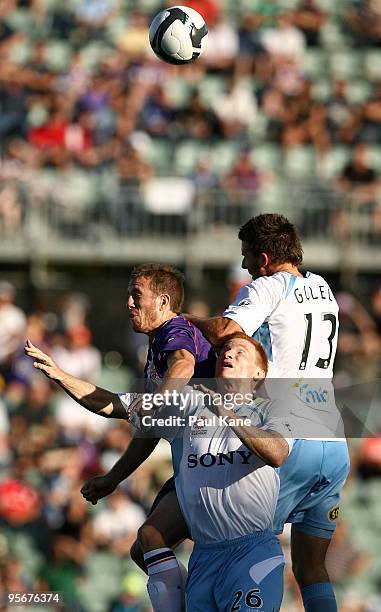 Scott Bulloch of the Glory contests the ball with Hayden Foxe and Antony Golec of Sydney during the round 22 A-League match between Perth Glory and...