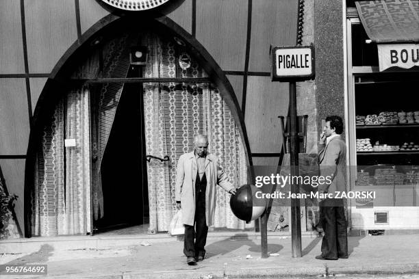 Dans le quartier de Pigalle, qui s'étend sur les 9? et 18? arrondissements, à Paris, en France le 6 octobre 1978.