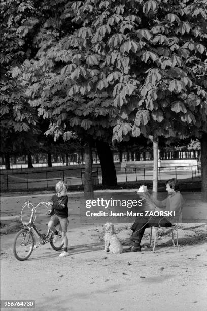 Dans le jardin des Tuileries, dans le 1?? arrondissement, à Paris, en France le 8 octobre 1978. Le jardin des Tuileries est classé au titre des...