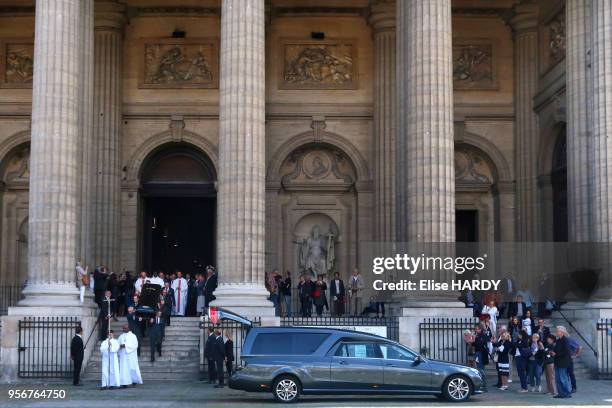Le cercueil de Mireille Darc à la sortie de l'église Saint Sulpice, 1er septembre 2017, Paris, France.