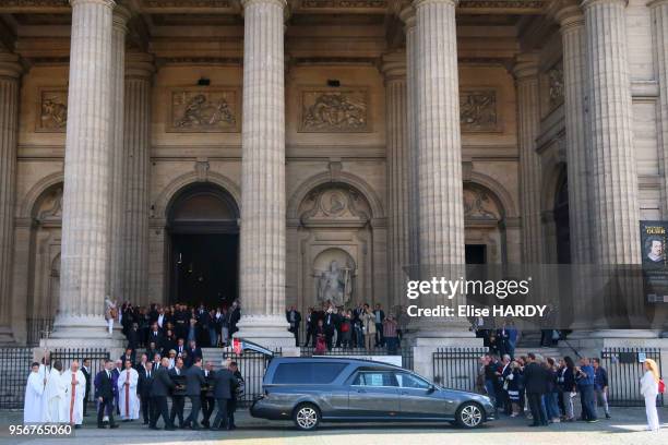 Le cercueil de Mireille Darc à la sortie de l'église Saint Sulpice, 1er septembre 2017, Paris, France.