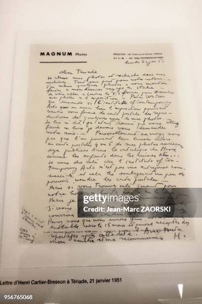 Lettre manuscrite du photographe français Henri Cartier-Bresson à son éditeur Tériade datant du 21 janvier 1951 présentée à l'occasion de...