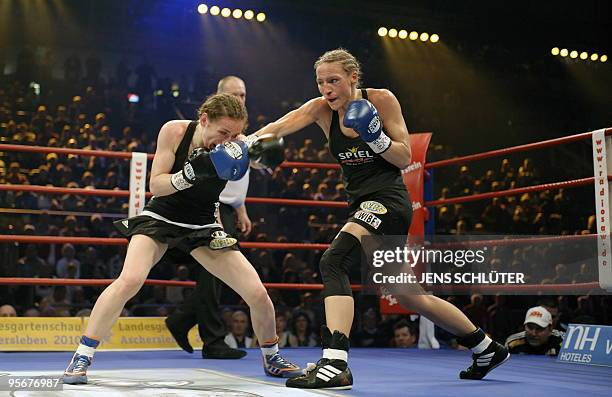 Boxing Ina 2,668 World Boxing Championship Match Stock Photos, High-Res Pictures ...