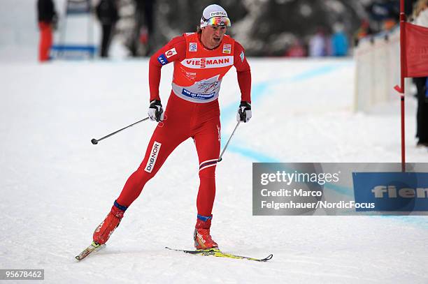 Petter Northug of Norway competes during the final climb men for the FIS Cross Country World Cup Tour de Ski on January 10, 2010 in Val di Fiemme,...