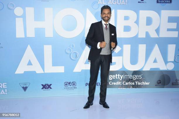 Eugenio Derbez poses for pictures during the 'Overboard ' Mexico City premiere at Cinemex Antara on May 8, 2018 in Mexico City, Mexico.