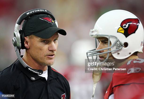Head coach Ken Whisenhunt of the Arizona Cardinals speaks to quarterback Kurt Warner during the 2010 NFC wild-card playoff game against the Green Bay...