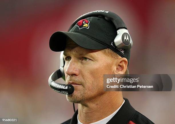 Head coach Ken Whisenhunt of the Arizona Cardinals watches the action in the 2010 NFC wild-card playoff game against the Green Bay Packers at...