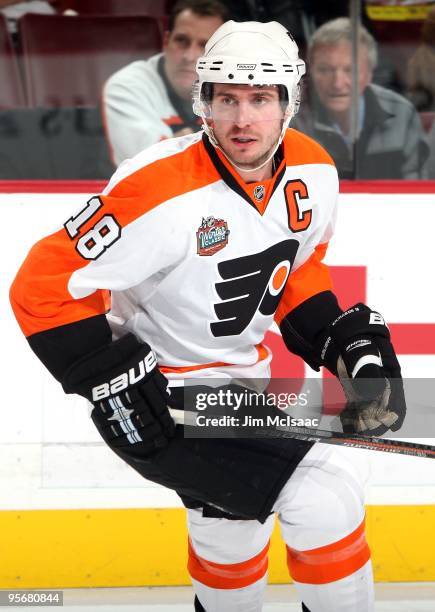 Mike Richards of the Philadelphia Flyers skates against the Toronto Maple Leafs on January 5, 2010 at Wachovia Center in Philadelphia, Pennsylvania.