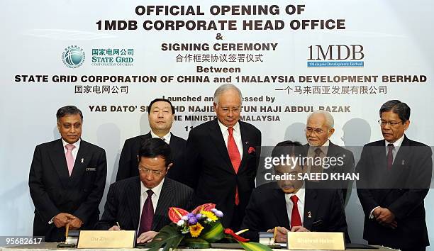 Malaysian Prime Minister Najib Razak witnesses a ceremony along with Liu Zhenya , State Grid Corporation of China president, Abdul Taib Mahmud ,...