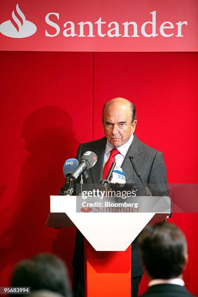 Emilio Botin, chairman of Banco Santander SA, speaks at the press conference to unveil the new Santander branding for Abbey National Plc in London,...