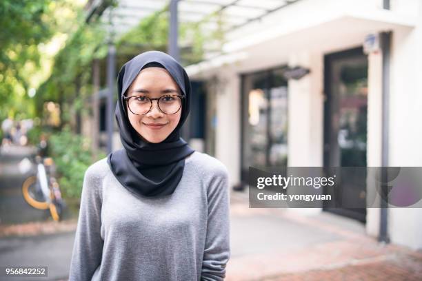 portrait of a confident muslim girl - yongyuan malaysia stock pictures, royalty-free photos & images