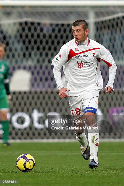 Massimo Donati of AS Bari in action during the Serie A match between Fiorentina and Bari at Stadio Artemio Franchi on January 10, 2010 in Florence,...