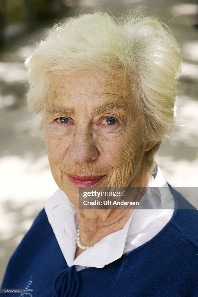 Eva Schloss Portrait Session