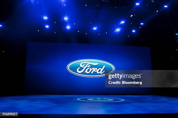 Ford Slideshow Auto Show Stage Photos and Premium High Res Pictures - Getty Images