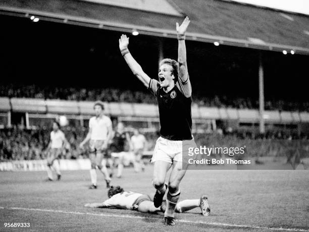 Andy Gray celebrates after scoring Aston Villa's first goal against Fenerbahce in their UEFA Cup 1st round 1st leg match at Villa Park in Birmingham,...