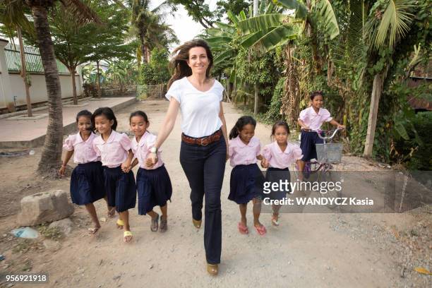Journalist Anne-Claire Coudray visits the Happy Chandara School, near Phnom Penh. This school, which enrolls 1300 elementary school graduates, was...