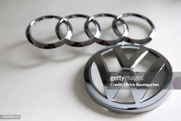 Symbol photo on the subject of manipulation at Audi and Volkswagen diesel engines. The picture shows the Audi and the Volkswsagen logo.