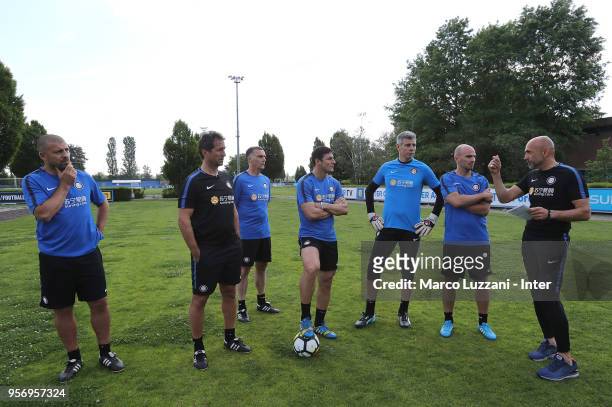 Walter Samuel, Riccardo Ferri, Giuseppe Bergomi, Javier Zanetti, Francesco Toldo, Esteban Cambiasso and FC Internazionale coach Luciano Spalletti...
