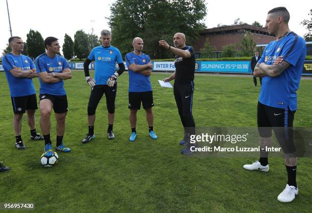 Giuseppe Bergomi, Javier Zanetti, Francesco Toldo, Esteban Cambiasso, FC Internazionale coach Luciano Spalletti and Marco Materazzi during the FC...