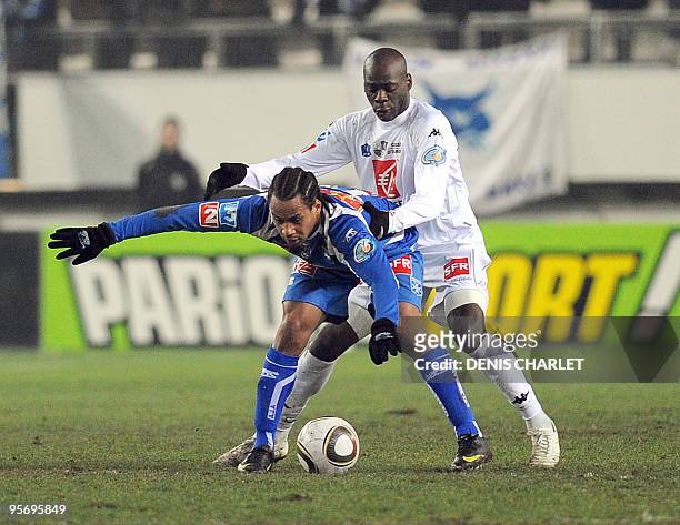 Amiens' forward Laurent Gagnier vies with Auxerre's forward Roy Contout during their French Cup football match, on January 11 , 2010 at the Licorne...
