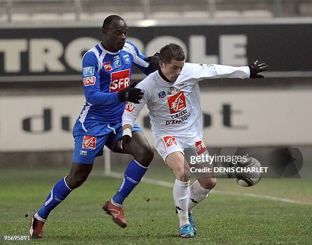 Amiens' forward Stephane Mangione vies with Auxerre's defender Martin Baptiste during their French Cup football match, on January 11 , 2010 at the...