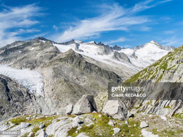 Valley head of valley Obersulzbachtal in the NP Hohe Tauern. The peaks of the Schliefer towers and Mt. Schlieferspitz towering above the glacier...