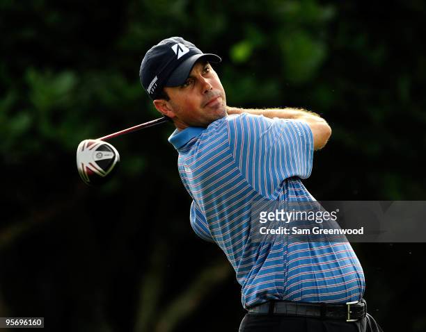 Matt Kuchar hits a shot on the 1st hole during the first round of the SBS Championship at the Plantation course on January 7, 2010 in Kapalua,...
