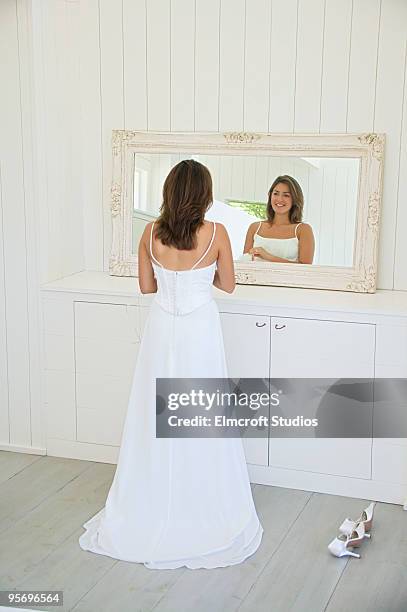 woman looking into mirror - woman-looking-into-mirror-full-body stock pictures, royalty-free photos & images