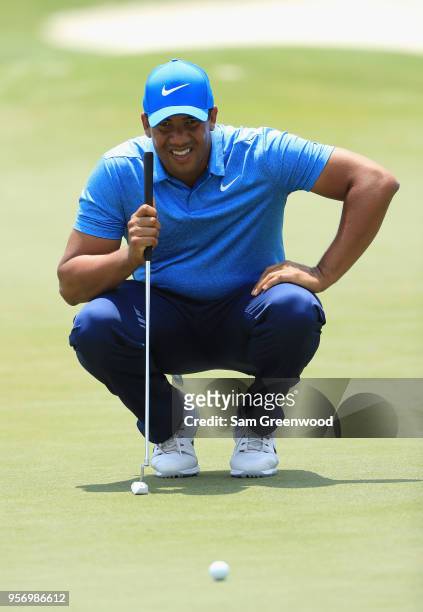 Jhonattan Vegas of Venezuela lines up a putt on the ninth green during the first round of THE PLAYERS Championship on the Stadium Course at TPC...