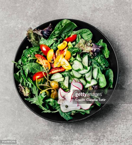 fresh salad - cucumber leaves stock-fotos und bilder