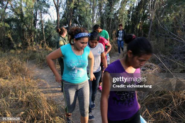 midden-amerikaanse vluchtelingen, zuid-texas - human trafficking stockfoto's en -beelden