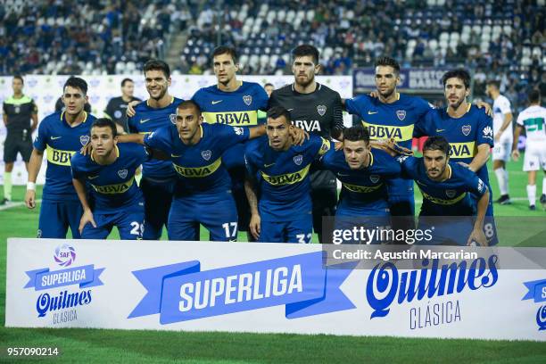 Players of Boca Juniors pose for a team picture before a match between Gimnasia y Esgrima La Plata and Boca Juniors as part of Superliga 2017/18 at...