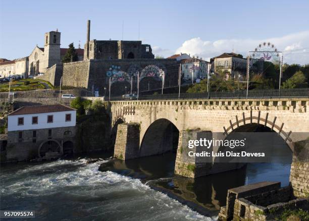 barcelos bridge, crossing the cávado river. - barcelos stock pictures, royalty-free photos & images