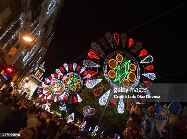 string lights during night ofthe feast of crosses (barcelos - portugal) - braga district 個照片及圖片檔