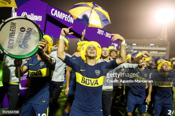 Cristian Pavon of Boca Juniors celebrates after winning the Superliga 2017/18 at Estadio Juan Carmelo Zerillo on May 9, 2018 in La Plata, Argentina.